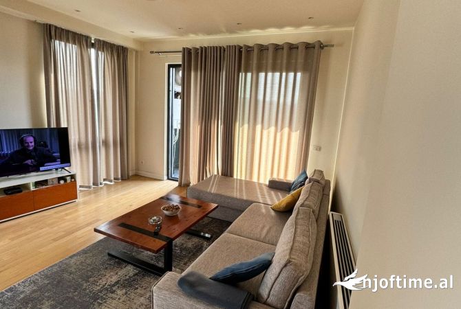 Shtepi me qera 3+1 ne Tirane - 2,500 Euro