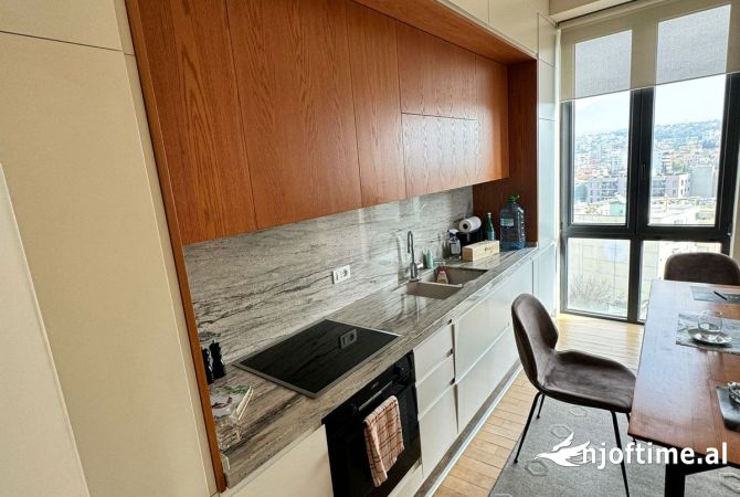 Shtepi me qera Apartament ne Tirane, 3+1, Mobilimi E mobiluar, Pagesa 2,500  Euro.