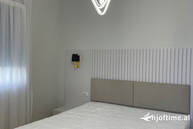 Shtepi me qera Apartament ne Tirane, 2+1, Mobilimi E mobiluar, Pagesa 1,500  Euro.