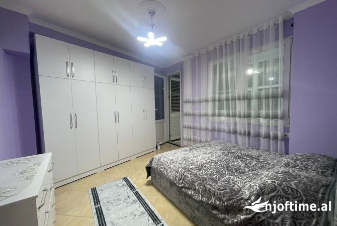 Shtepi me qera Apartament ne Tirane, 2+1, Mobilimi E mobiluar, Pagesa 700  Euro.