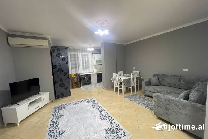 Shtepi me qera 2+1 ne Tirane - 700 Euro