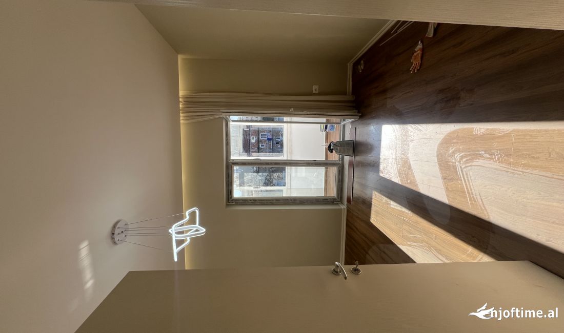 Shtepi ne shitje Apartament ne Tirane, 1+1, Mobilimi Pjeserisht e mobiluar, Pagesa 135,000  Euro.