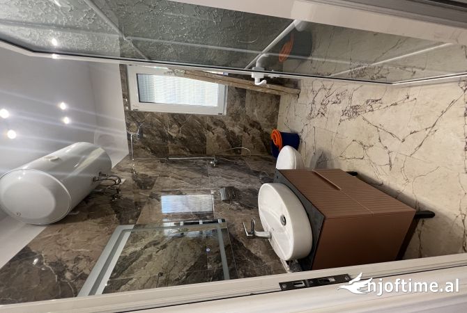 Shtepi ne shitje Apartament ne Tirane, 1+1, Mobilimi Pjeserisht e mobiluar, Pagesa 135,000  Euro.