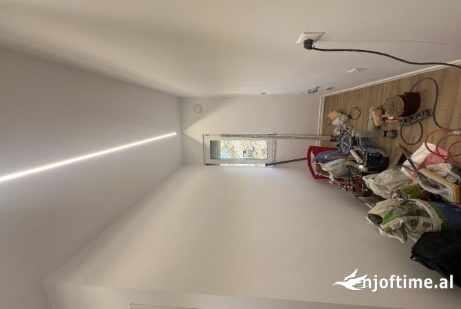 Shtepi ne shitje Apartament ne Tirane, 1+1, Mobilimi Pjeserisht e mobiluar, Pagesa 135,000  Euro.