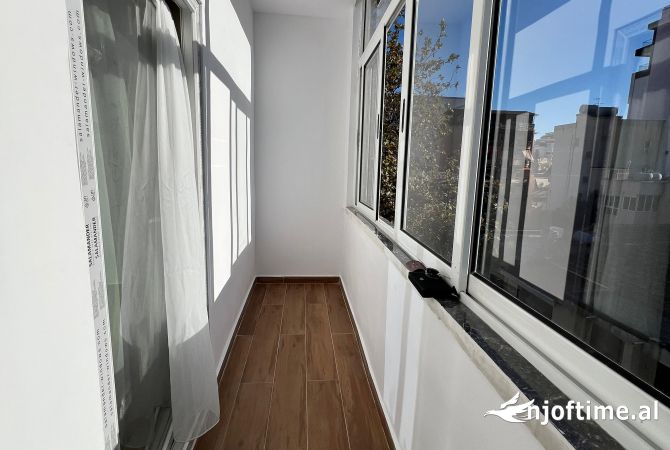 Shtepi ne shitje Apartament ne Tirane, 1+1, Mobilimi Pjeserisht e mobiluar, Pagesa 125,000  Euro.