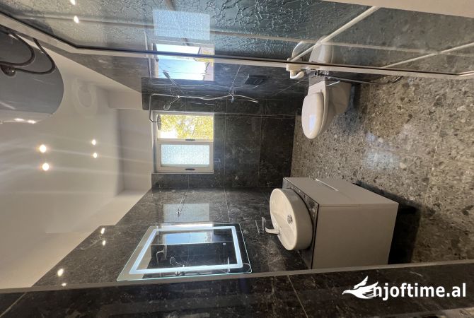 Shitet Apartament 1+1 tek Rruga e Durrsit ideale per investim