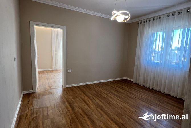 Shtepi ne shitje Apartament ne Tirane, 1+1, Mobilimi Pjeserisht e mobiluar, Pagesa 125,000  Euro.