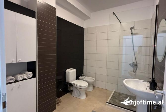 Shtepi ne shitje Apartament ne Tirane, 3+1, Mobilimi E mobiluar, Pagesa 350,000  Euro.