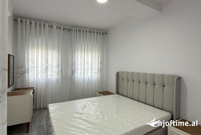 Shtepi ne shitje Apartament ne Tirane, 3+1, Mobilimi E mobiluar, Pagesa 350,000  Euro.