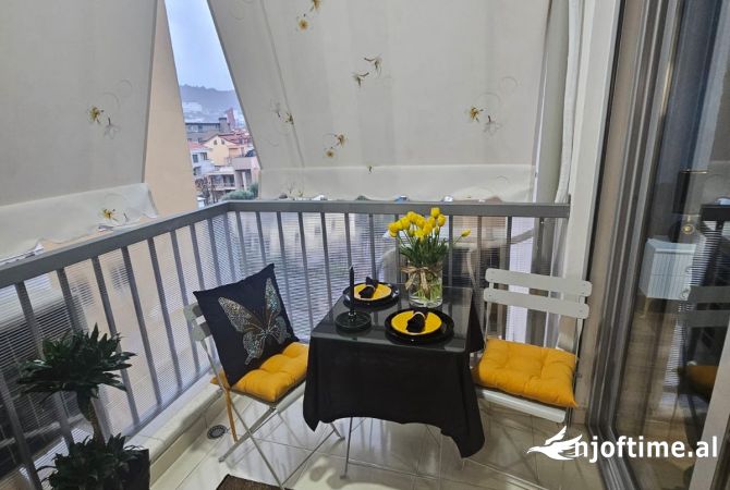 Shtepi ne shitje Apartament ne Tirane, 1+1, Mobilimi E mobiluar, Pagesa 176,000  Euro.