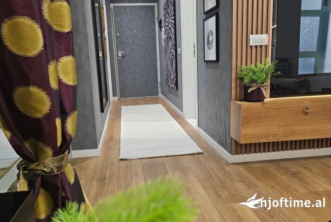 Shtepi ne shitje Apartament ne Tirane, 1+1, Mobilimi E mobiluar, Pagesa 176,000  Euro.