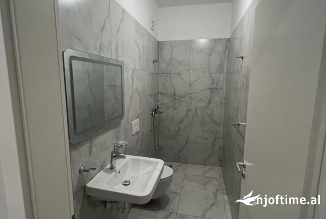 Shtepi ne shitje Apartament ne Tirane, 2+1, Mobilimi E mobiluar, Pagesa 235,000  Euro.