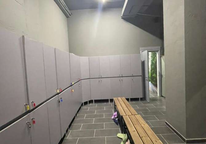 Jepet ambient biznesi me qera  Rruga e elbasanit  Cmimi 2000 Euro