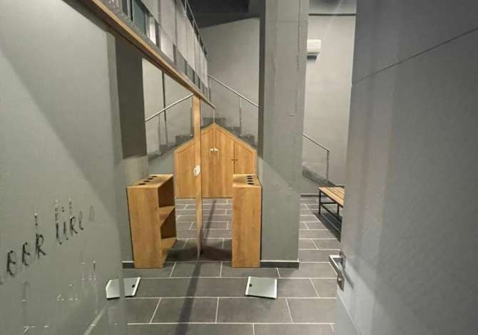 Jepet ambient biznesi me qera  Rruga e elbasanit  Cmimi 2000 Euro