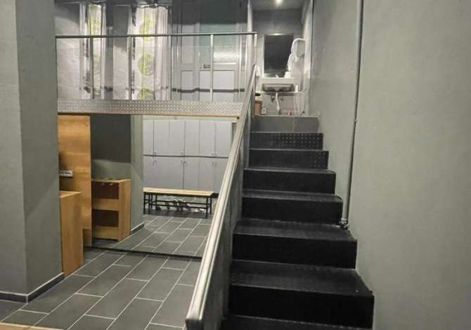 Jepet ambient biznesi me qera  Rruga e elbasanit  Cmimi 2000 Euro