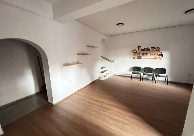 Ambient biznesi me qera 3+1 ne Tirane - 1,000 Euro