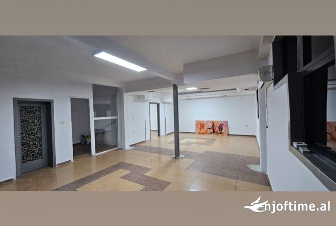 Ambient biznesi me qera 3+1 ne Tirane - 60,000 Leke