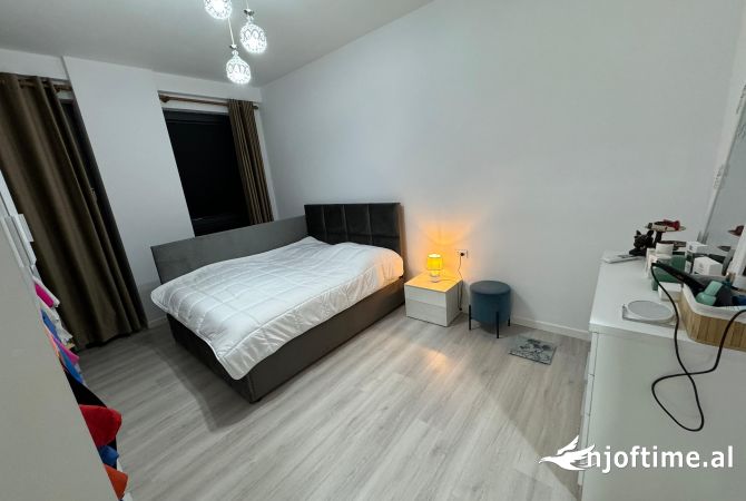 Shtepi ne shitje Apartament ne Tirane, 2+1, Mobilimi E mobiluar, Pagesa 180,000  Euro.