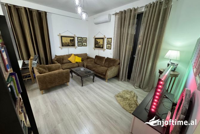 Shtepi ne shitje Apartament ne Tirane, 2+1, Mobilimi E mobiluar, Pagesa 180,000  Euro.