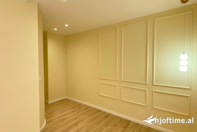 Shtepi ne shitje Apartament ne Tirane, 1+1, Mobilimi Pjeserisht e mobiluar, Pagesa 119,500  Euro.