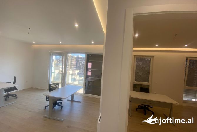 Qera ambjent biznesi , Qender tek hotel Stela  140 m2 , kati 7 cmimi 160000 leke te reja 