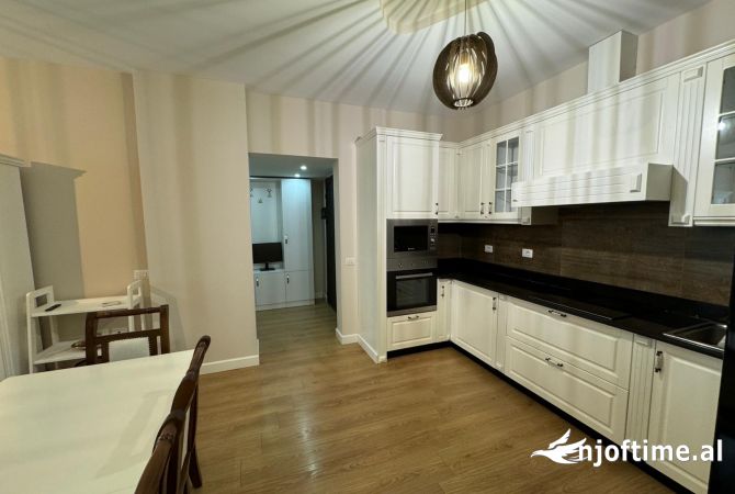 Shtepi me qera Apartament ne Tirane, 2+1, Mobilimi E mobiluar, Pagesa 800  Euro.