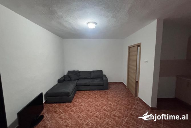 Shtepi me qera 1+1 ne Tirane - 40,000 Leke