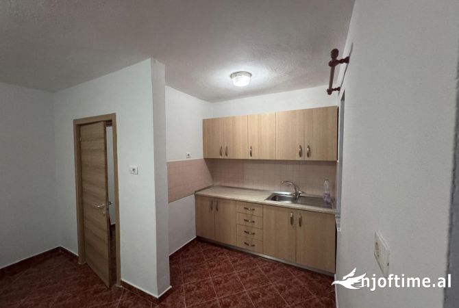 Shtepi me qera 1+1 ne Tirane - 40,000 Leke