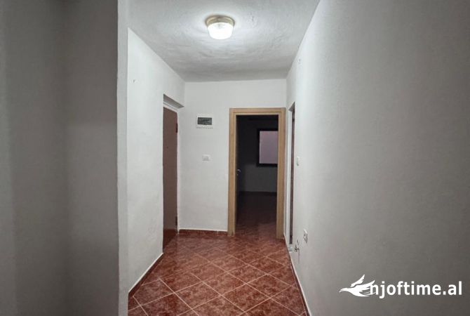 Shtepi me qera 1+1 ne Tirane - 40,000 Leke
