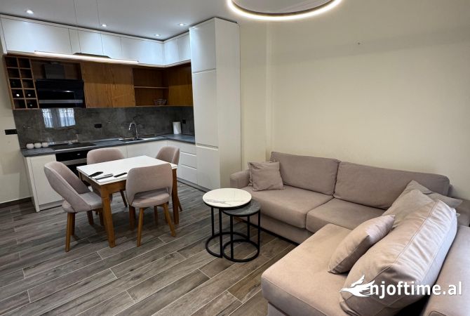 Shtepi me qera Apartament ne Tirane, 1+1, Mobilimi E mobiluar, Pagesa 800  Euro.