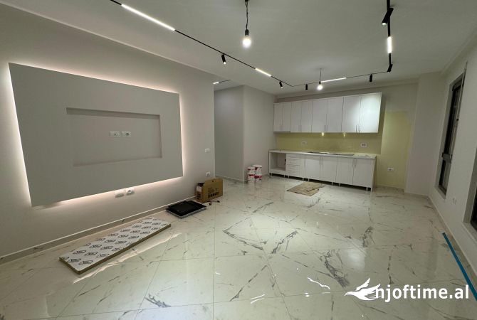 Shtepi me qera Apartament ne Tirane, 2+1, Mobilimi E mobiluar, Pagesa 700  Euro.
