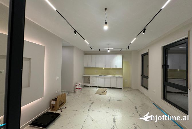Shtepi me qera Apartament ne Tirane, 2+1, Mobilimi E mobiluar, Pagesa 700  Euro.