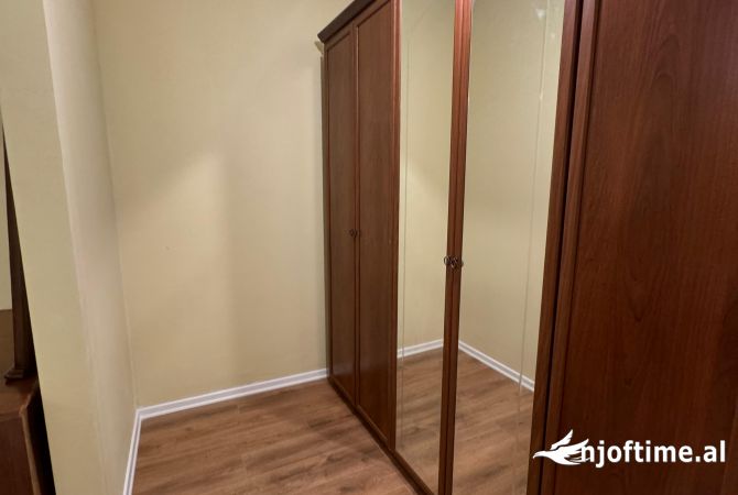 Shtepi me qera Apartament ne Tirane, 2+1, Mobilimi E mobiluar, Pagesa 700  Euro.