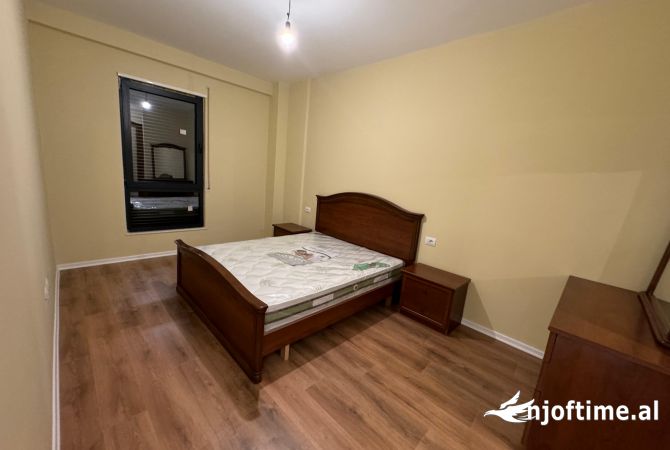 Shtepi me qera Apartament ne Tirane, 2+1, Mobilimi E mobiluar, Pagesa 700  Euro.