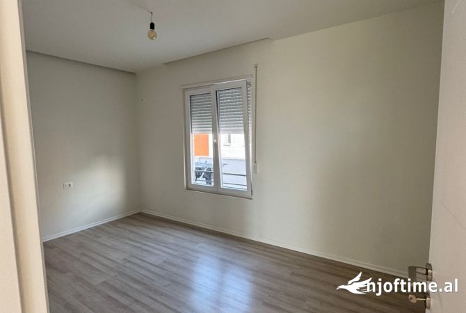 Shtepi ne shitje Apartament ne Tirane, 2+1, Mobilimi E mobiluar, Pagesa 260,000  Euro.