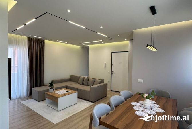 Shtepi ne shitje Apartament ne Tirane, 2+1, Mobilimi E mobiluar, Pagesa 260,000  Euro.