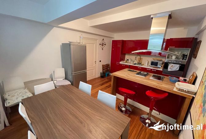 Shtepi me qera Apartament ne Tirane, 2+1, Mobilimi E mobiluar, Pagesa 900  Euro.