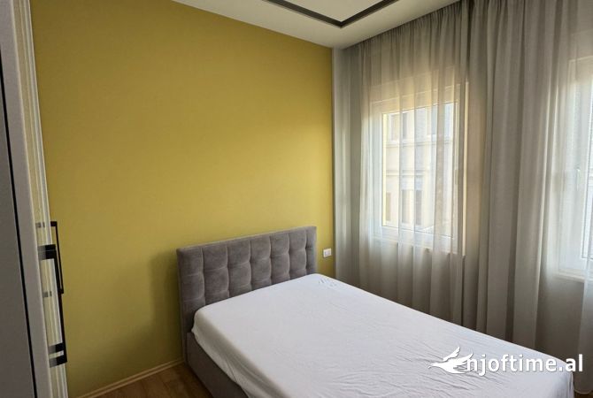 Shtepi me qera Vila Luksoze ne Tirane, 3+1, Mobilimi E mobiluar, Pagesa 3,000  Euro.