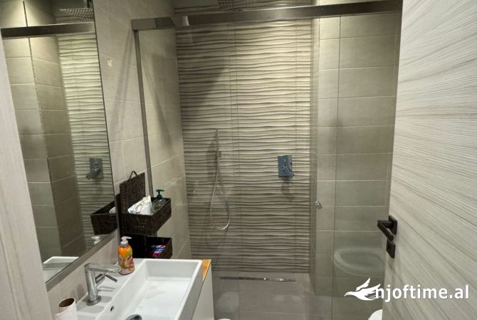 Shtepi me qera Vila Luksoze ne Tirane, 3+1, Mobilimi E mobiluar, Pagesa 3,000  Euro.