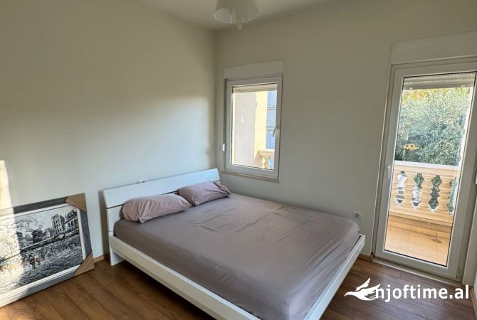 Shtepi me qera Vila Luksoze ne Tirane, 3+1, Mobilimi E mobiluar, Pagesa 3,000  Euro.