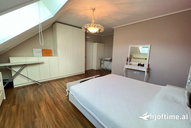 Shtepi ne shitje Apartament ne Tirane, 2+1, Mobilimi E mobiluar, Pagesa 310,000  Euro.