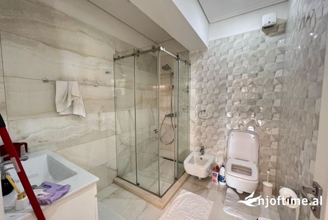 Shtepi ne shitje Apartament ne Tirane, 2+1, Mobilimi E mobiluar, Pagesa 310,000  Euro.