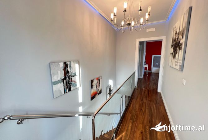 Shtepi ne shitje Apartament ne Tirane, 2+1, Mobilimi E mobiluar, Pagesa 310,000  Euro.