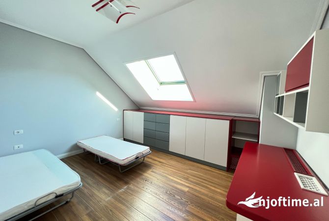 Shtepi ne shitje Apartament ne Tirane, 2+1, Mobilimi E mobiluar, Pagesa 310,000  Euro.