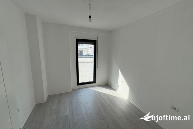 📣 QERA Apartament 2+1 Me 2 Tualete Dhe Verande 📍 Prane UET 🛣️ Rruga "Xhanfize Keko" ✨600 euro 