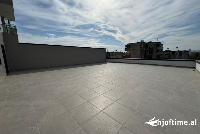 Shtepi ne shitje Apartament ne Tirane, 2+1, Mobilimi Bosh, pa mobiluar, Pagesa 296,050  Euro.