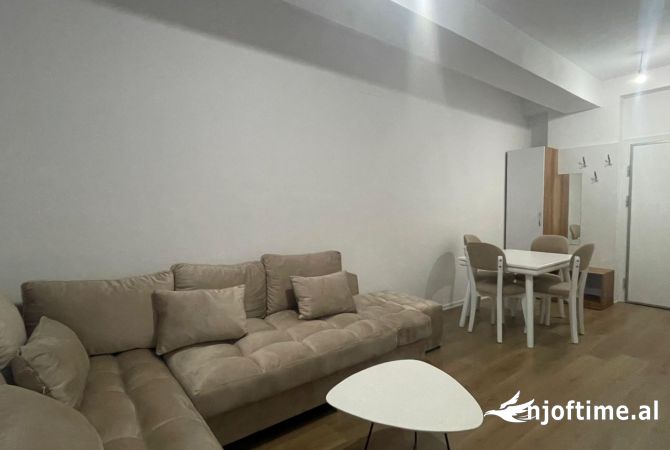 Shtepi me qera Apartament ne Tirane, 2+1, Mobilimi E mobiluar, Pagesa 450  Euro.
