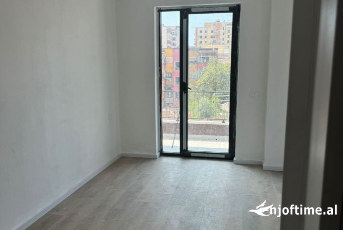 Shtepi me qera Apartament ne Tirane, 2+1, Mobilimi Bosh, pa mobiluar, Pagesa 700  Euro.