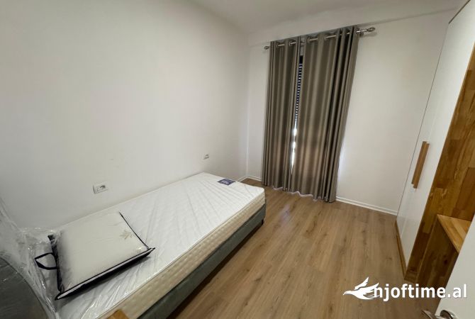 Shtepi me qera Apartament ne Tirane, 3+1, Mobilimi E mobiluar, Pagesa 1,100  Euro.
