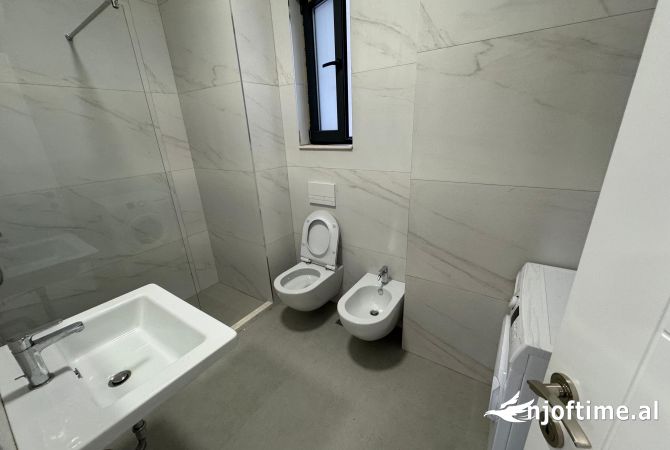 Shtepi me qera Apartament ne Tirane, 2+1, Mobilimi E mobiluar, Pagesa 900  Euro.